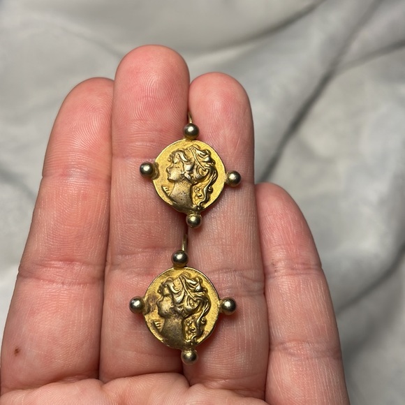 Cameo coin like earrings - Picture 2 of 5